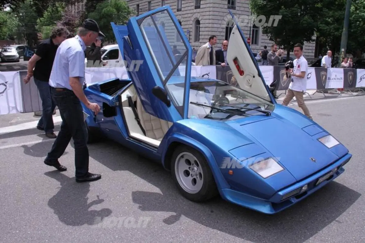 Lamborghini: tutto pronto per la partenza del Grande Giro da Milano (74)