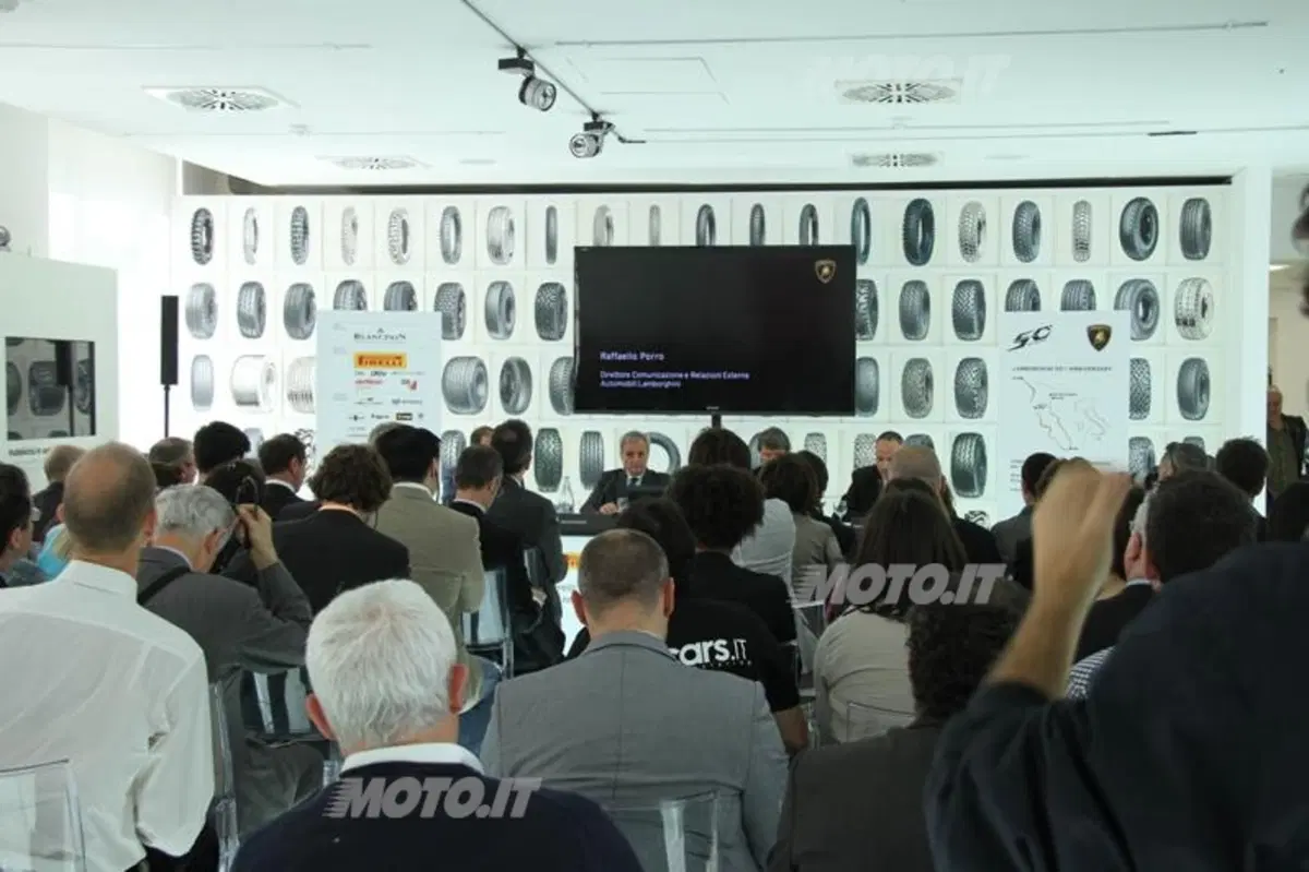 Lamborghini: tutto pronto per la partenza del Grande Giro da Milano (81)