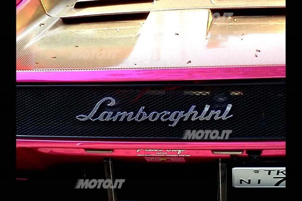 Grande Giro Lamborghini: il video della partenza da Milano. Che sound! (4)