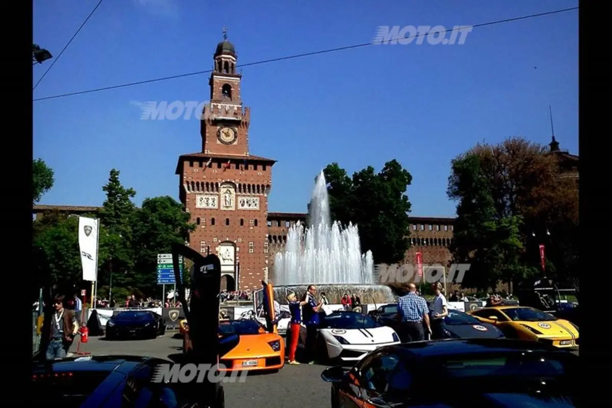 Grande Giro Lamborghini: il video della partenza da Milano. Che sound! (6)