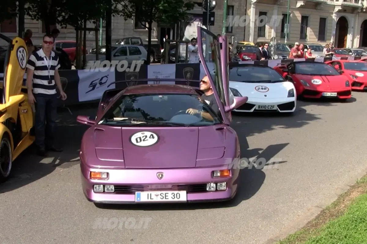 Grande Giro Lamborghini: il video della partenza da Milano. Che sound! (15)