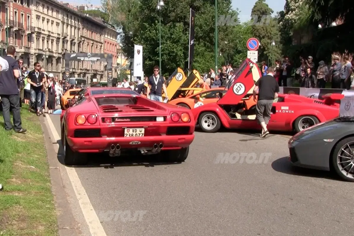 Grande Giro Lamborghini: il video della partenza da Milano. Che sound! (16)