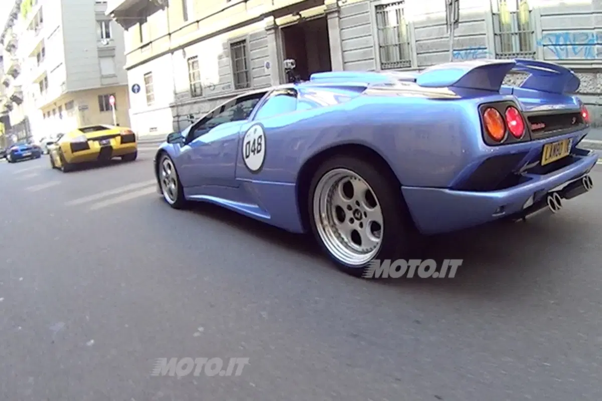 Grande Giro Lamborghini: il video della partenza da Milano. Che sound! (18)