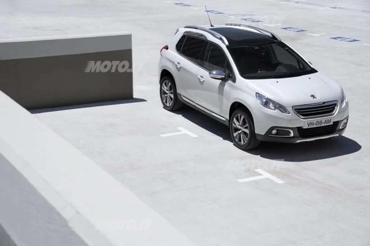 Eugenio Franzetti: «Peugeot 2008 esprime al massimo design, stile e glamour» (10)
