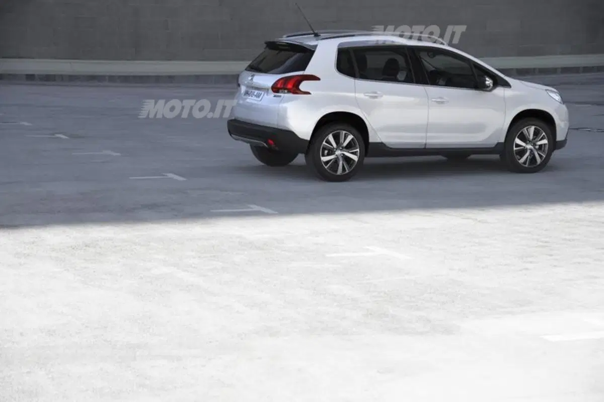 Eugenio Franzetti: «Peugeot 2008 esprime al massimo design, stile e glamour» (12)