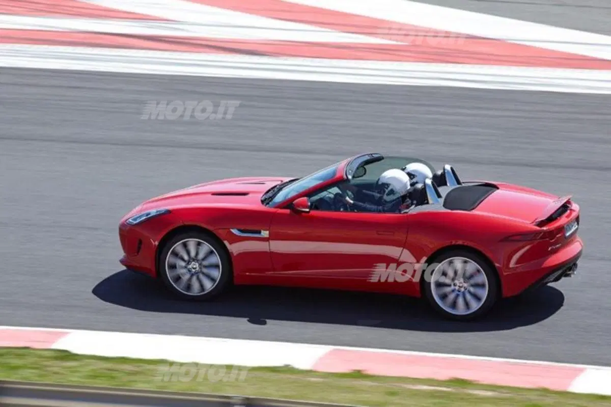 Jaguar F-Type: la nostra video-prova in pista (3)