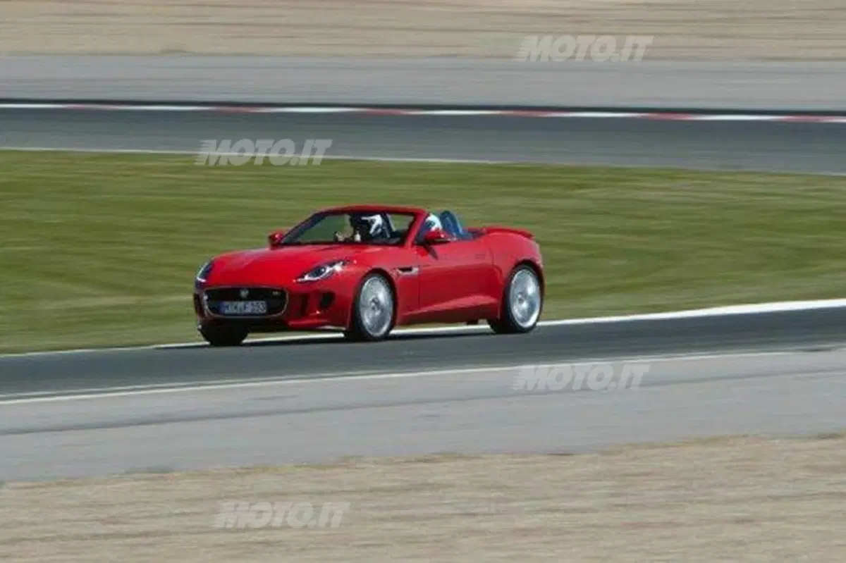 Jaguar F-Type: la nostra video-prova in pista (7)