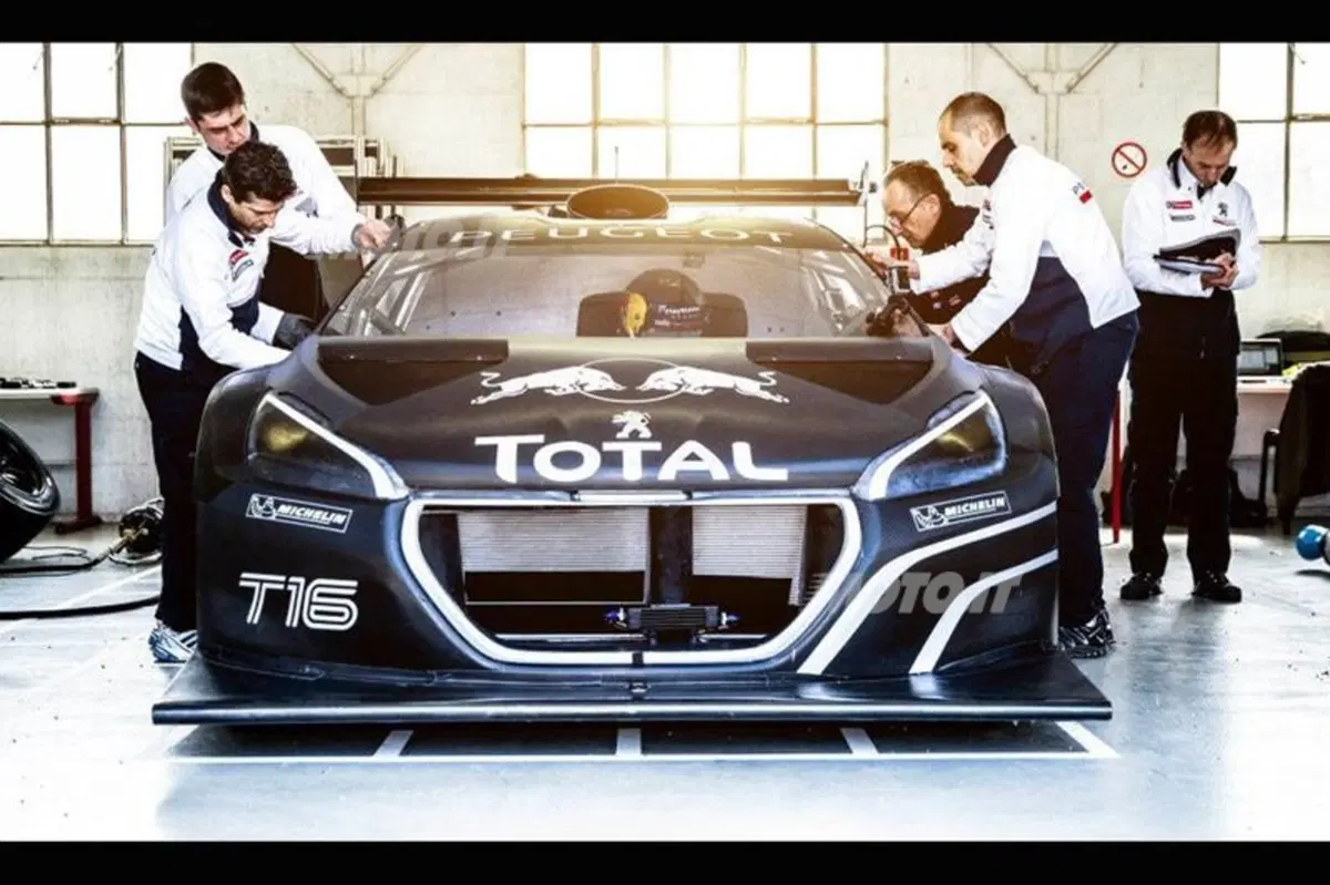 Loeb al volante della Peugeot 208 T16 Pikes Peak: «Non ho mai guidato nulla di così veloce» (3)