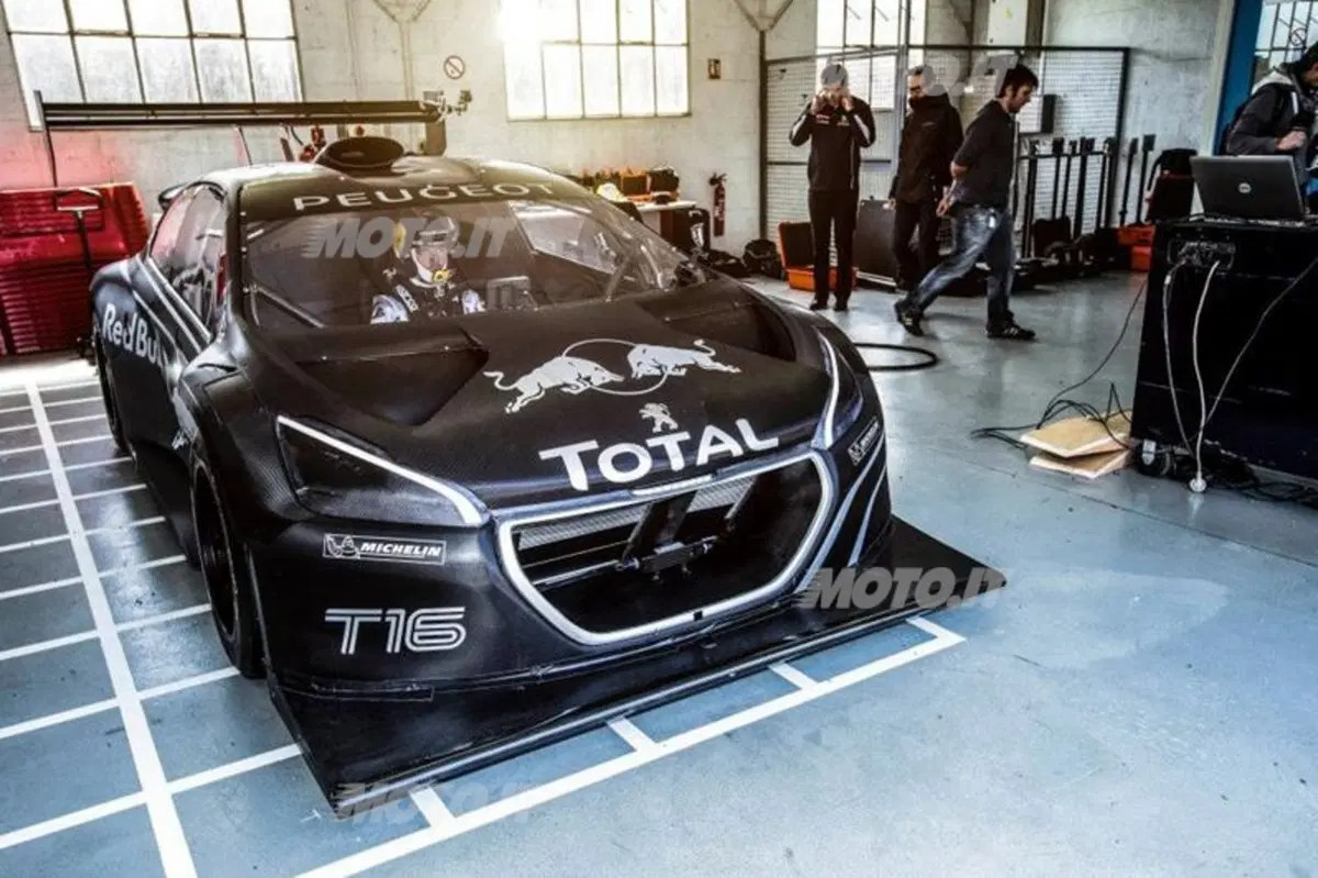 Loeb al volante della Peugeot 208 T16 Pikes Peak: «Non ho mai guidato nulla di così veloce» (5)