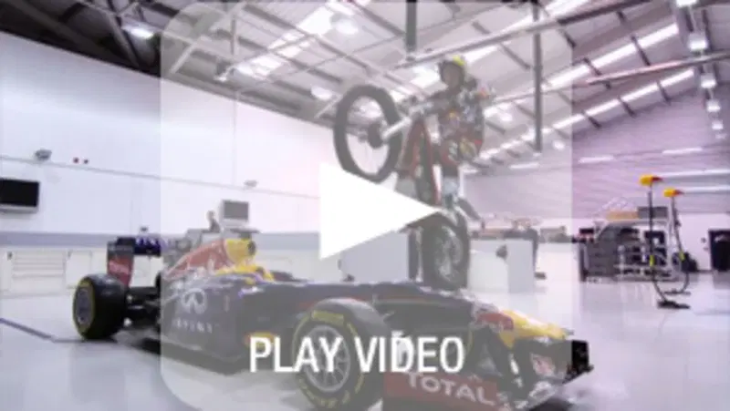 Red Bull: quando la sede di un team di F1 diventa una pista da Trial