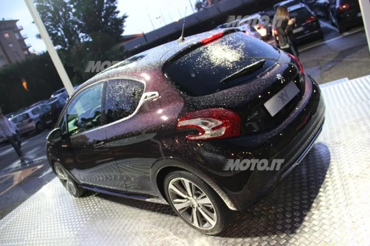Peugeot 208 XY: presentata a Milano (2)