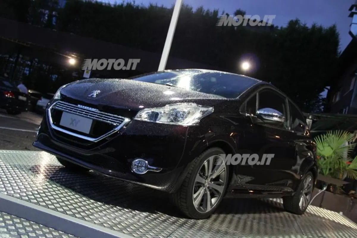 Peugeot 208 XY: presentata a Milano (3)