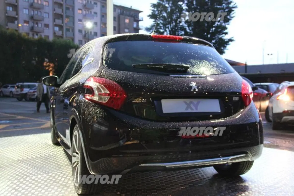 Peugeot 208 XY: presentata a Milano (4)