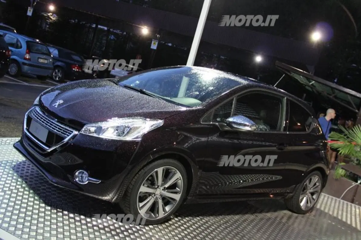 Peugeot 208 XY: presentata a Milano (5)