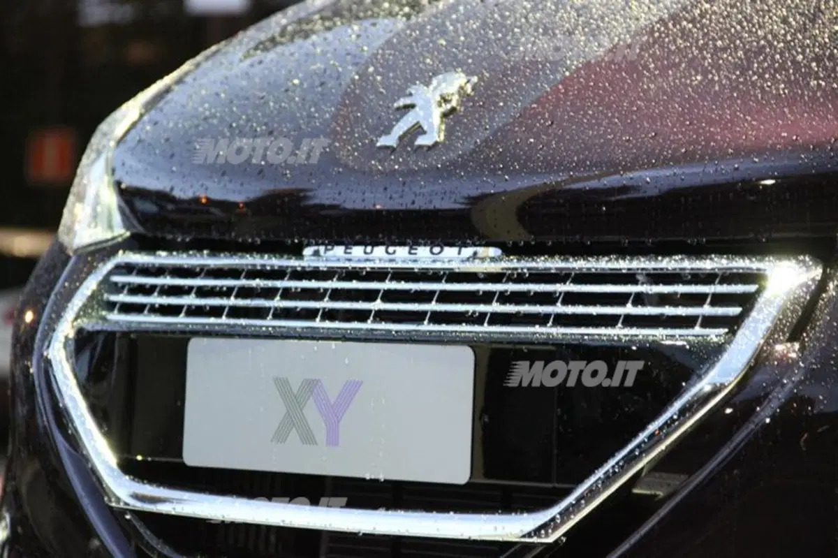 Peugeot 208 XY: presentata a Milano (10)