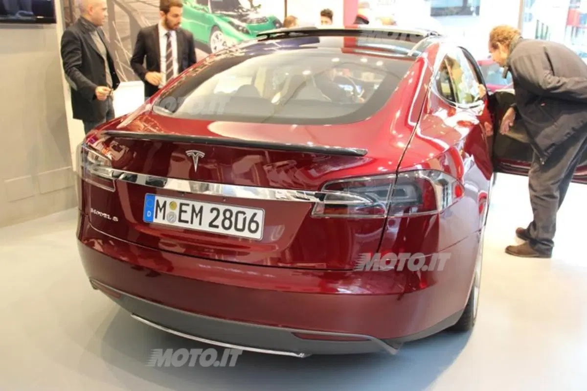 Tesla: passi da gigante per il costruttore di auto elettriche (3)