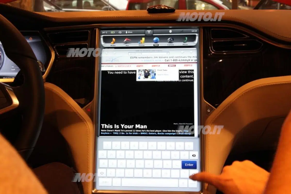 Tesla: passi da gigante per il costruttore di auto elettriche (12)