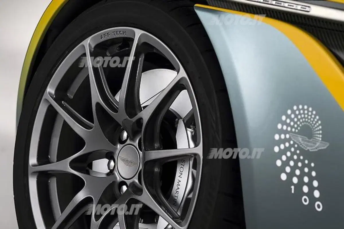 Aston Martin CC100 concept (10)