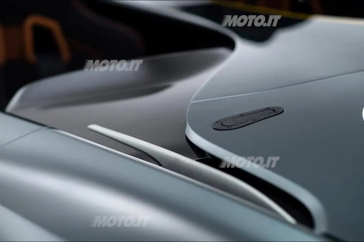 Aston Martin CC100 concept (15)