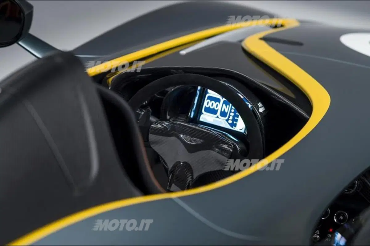 Aston Martin CC100 concept (18)