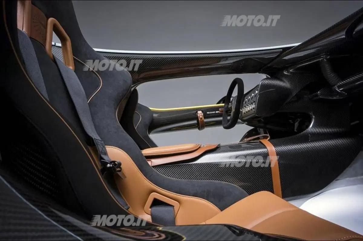 Aston Martin CC100 concept (19)