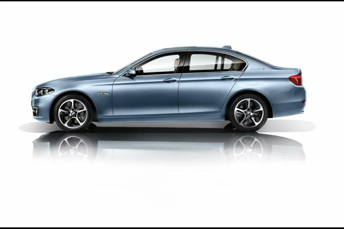 BMW Serie 5 restyling: prime immagini e informazioni ufficiali (33)
