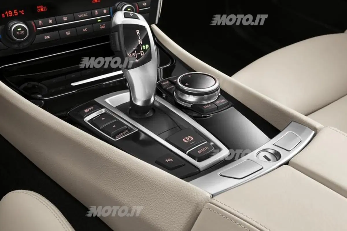 BMW Serie 5 restyling: prime immagini e informazioni ufficiali (39)