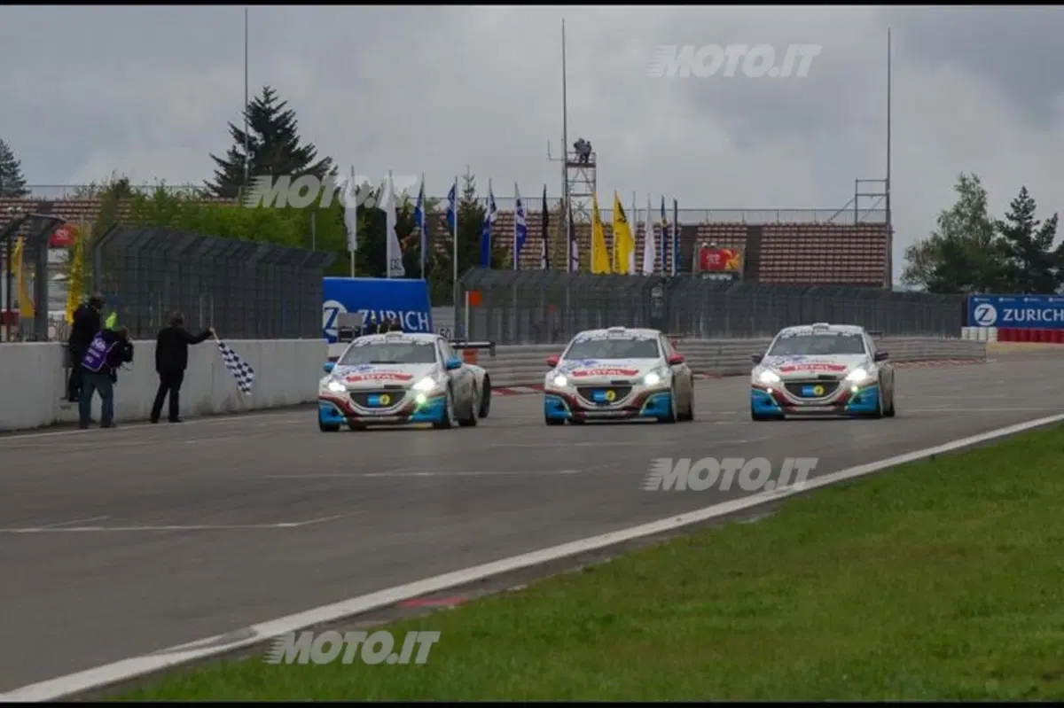 Peugeot 208 GTi: trionfo di categoria alla 24 Ore del Nürburgring (2)