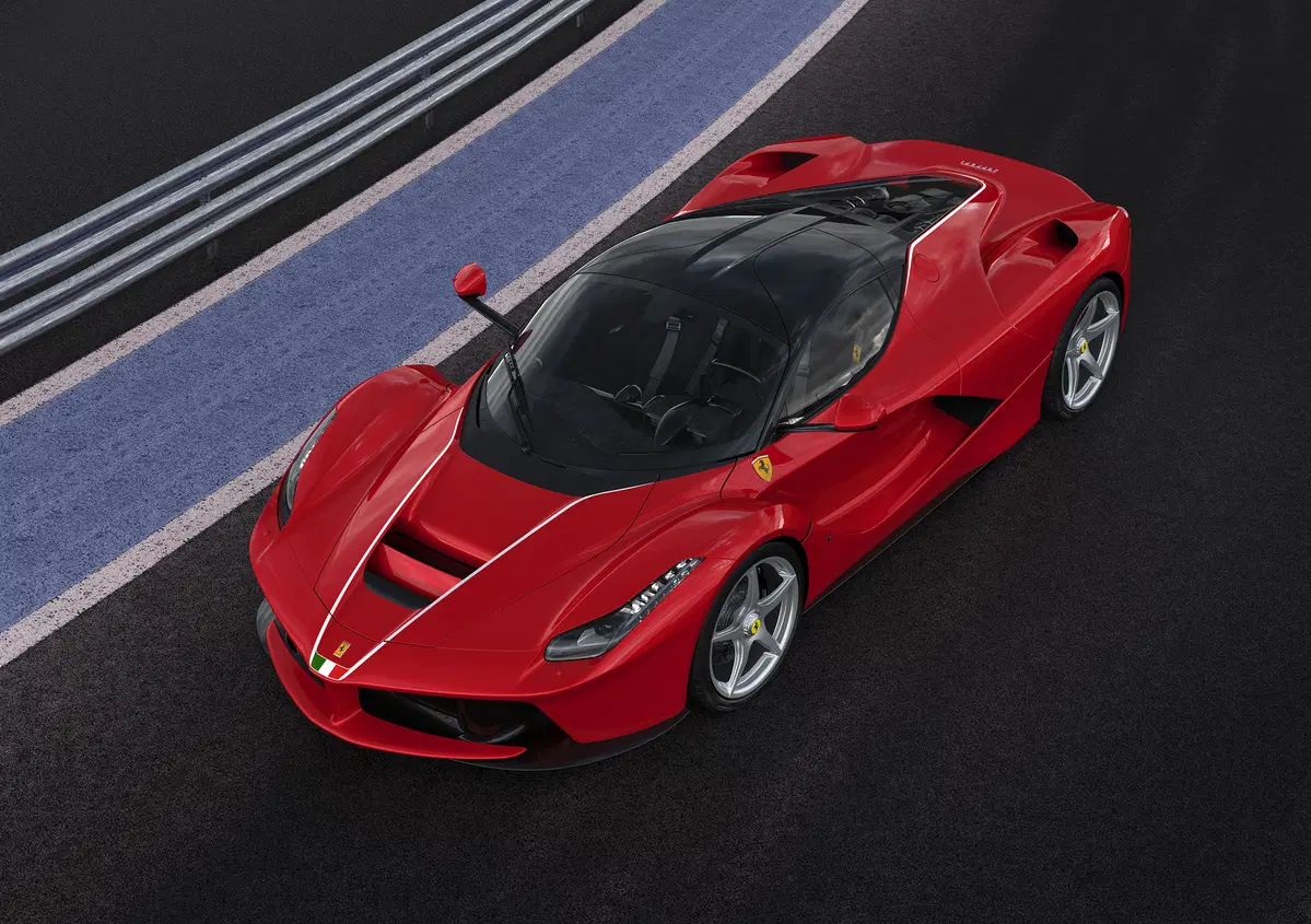 LaFerrari venduta a 7 milioni di dollari all'asta per il sisma