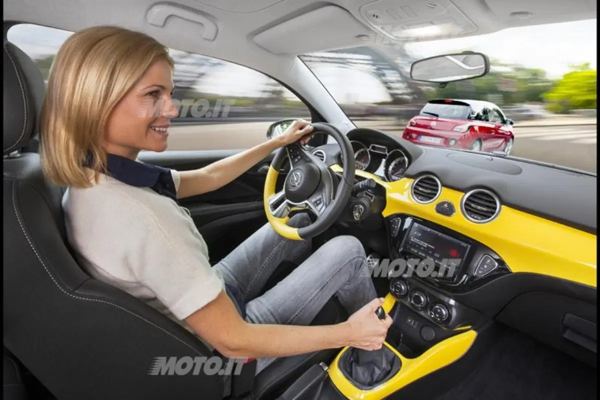 Fiat 500 vs Opel Adam (39)