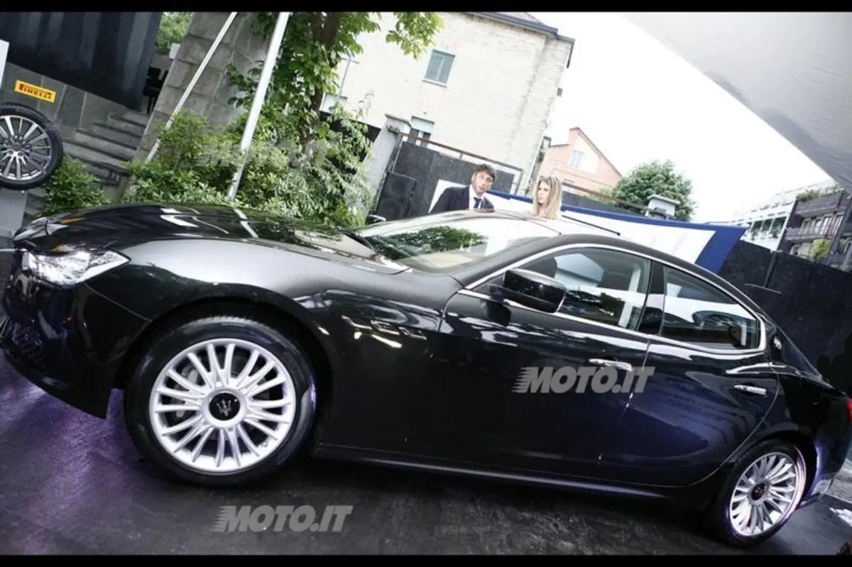 Maserati Ghibli: debutto VIP nel cuore di Milano (2)
