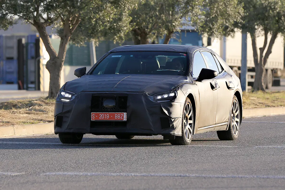 Lexus LS 2018: le foto spia della quinta generazione