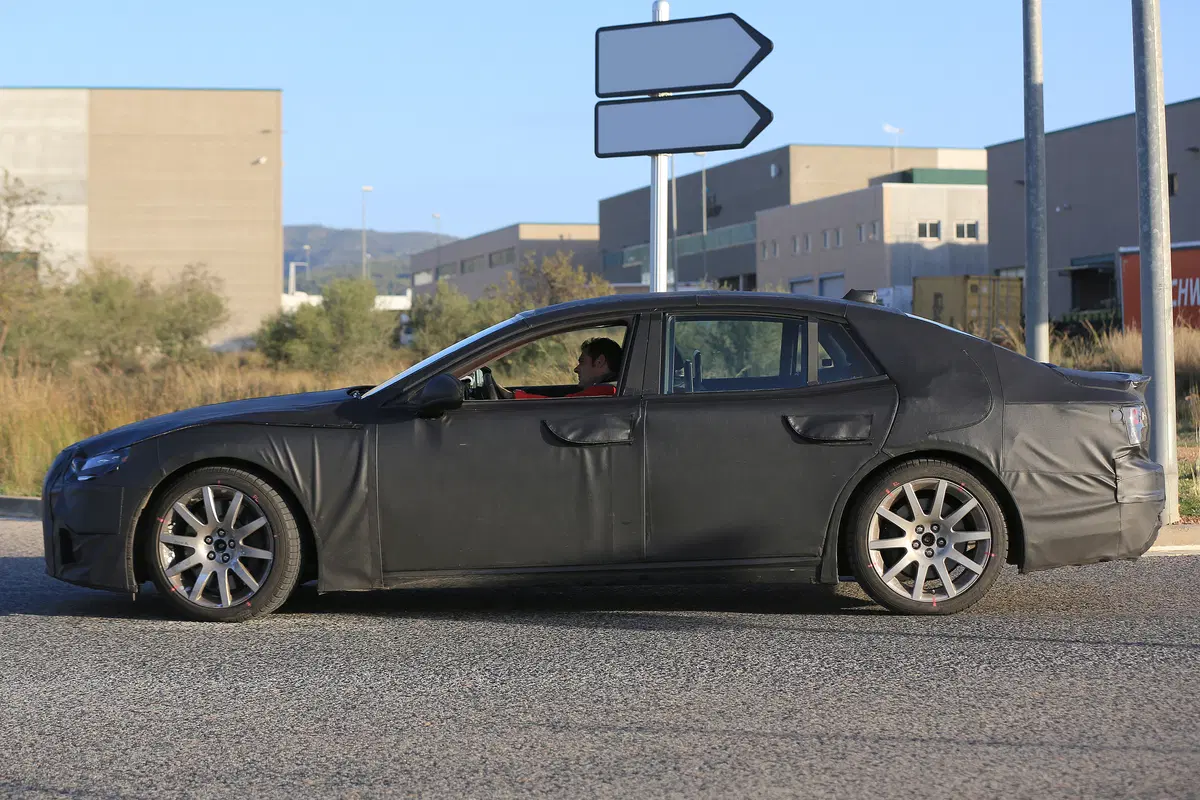 Lexus LS 2018: le foto spia della quinta generazione (4)