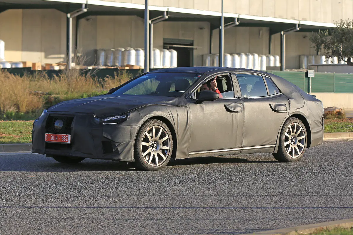 Lexus LS 2018: le foto spia della quinta generazione (5)