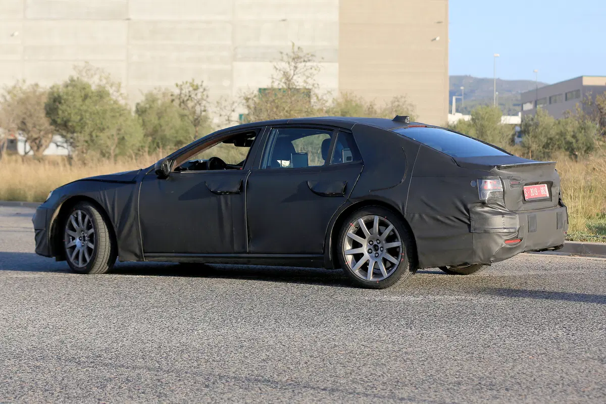 Lexus LS 2018: le foto spia della quinta generazione (7)