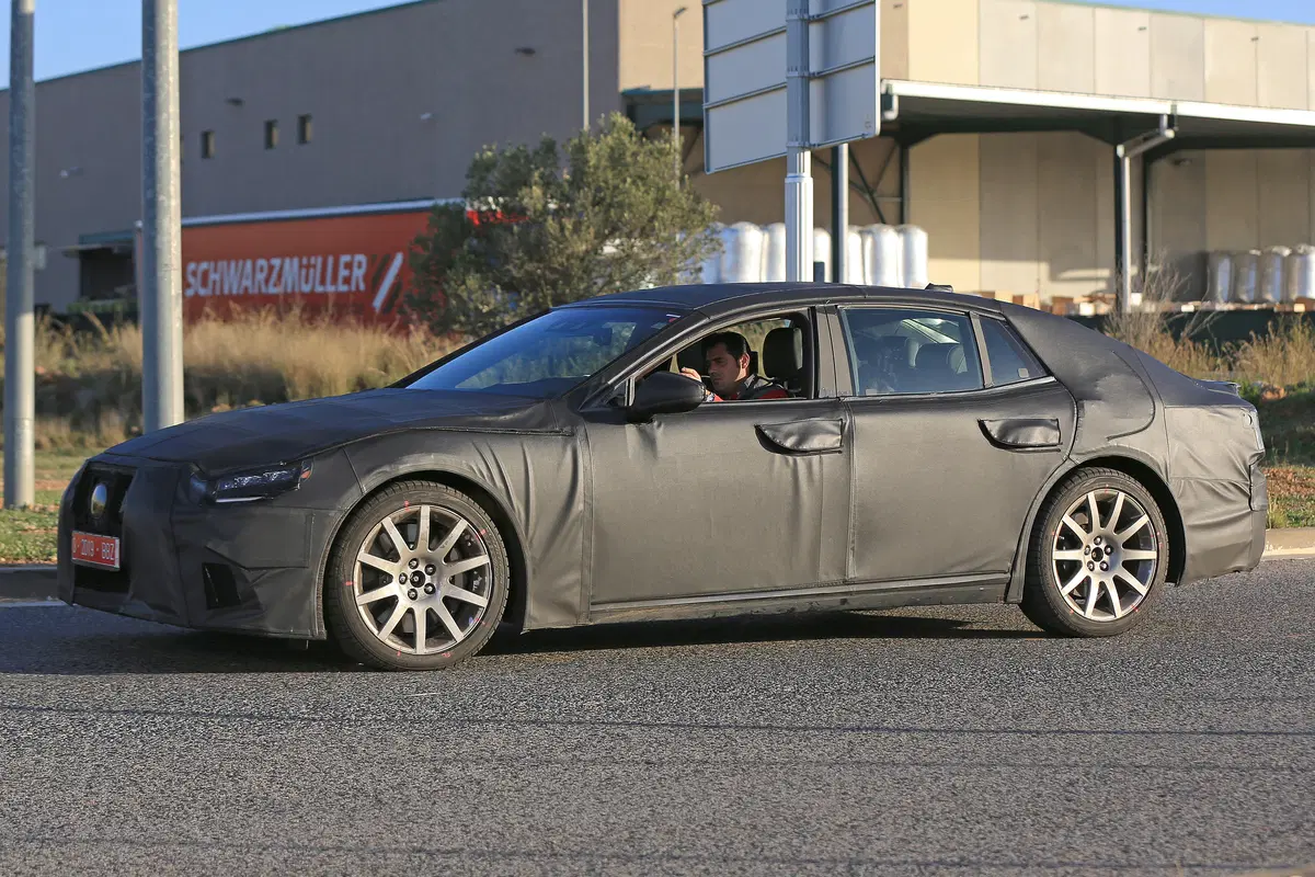 Lexus LS 2018: le foto spia della quinta generazione (12)