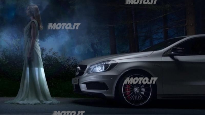 Mercedes-Benz A 45 AMG: lo spot ufficiale con Hamilton e Rosberg - Video