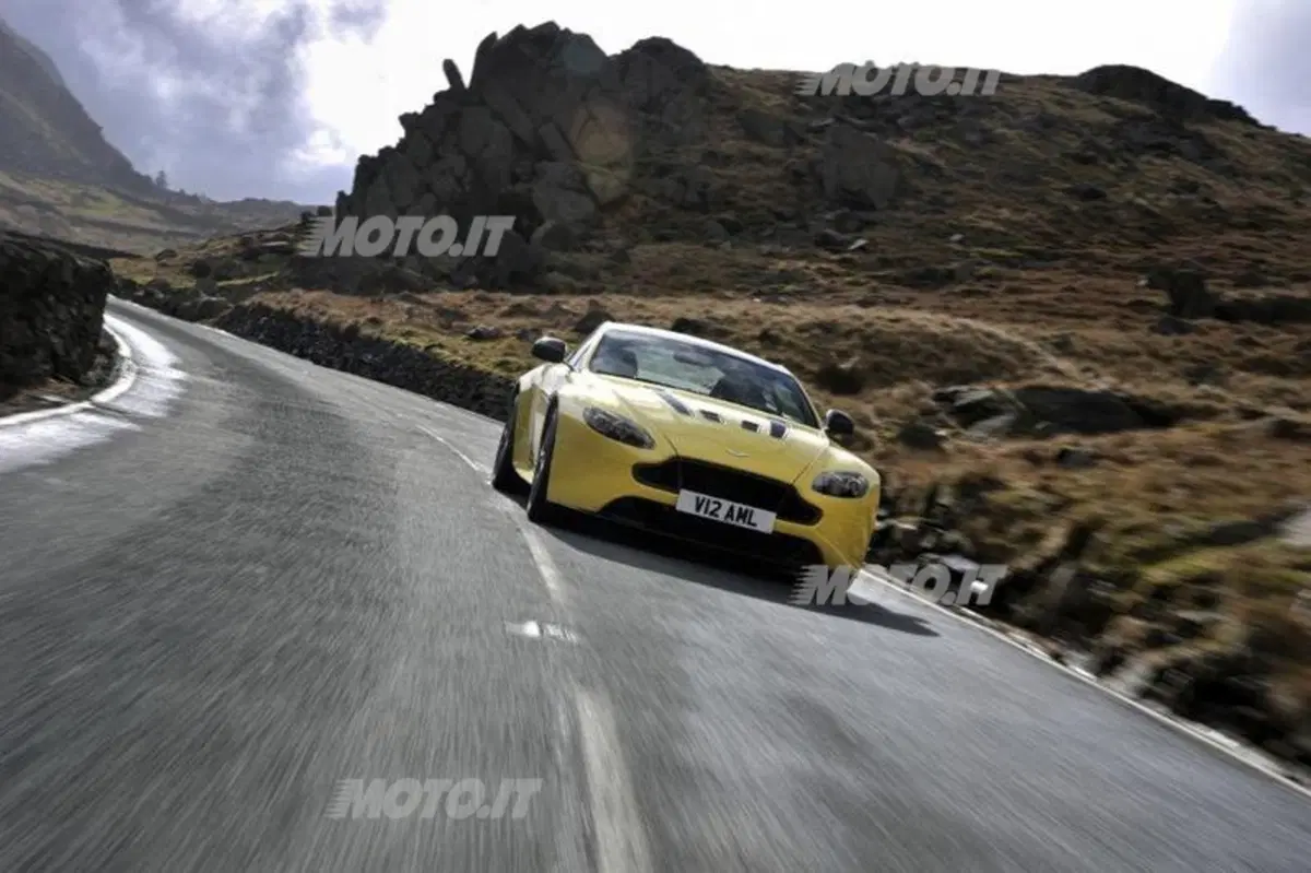 Aston Martin V12 Vantage S (4)