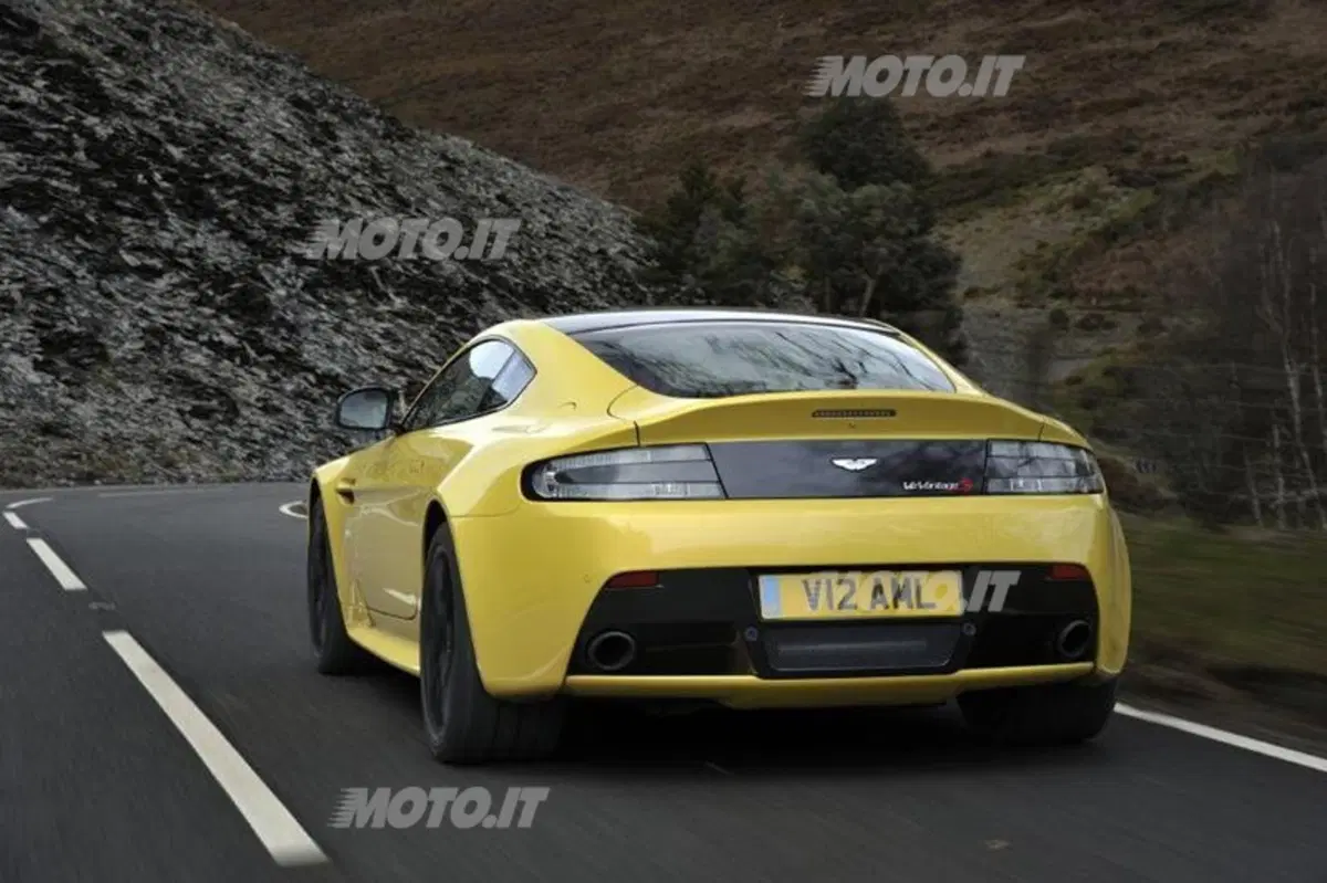 Aston Martin V12 Vantage S (5)