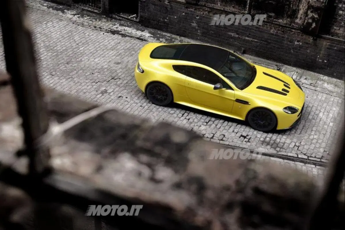 Aston Martin V12 Vantage S (6)