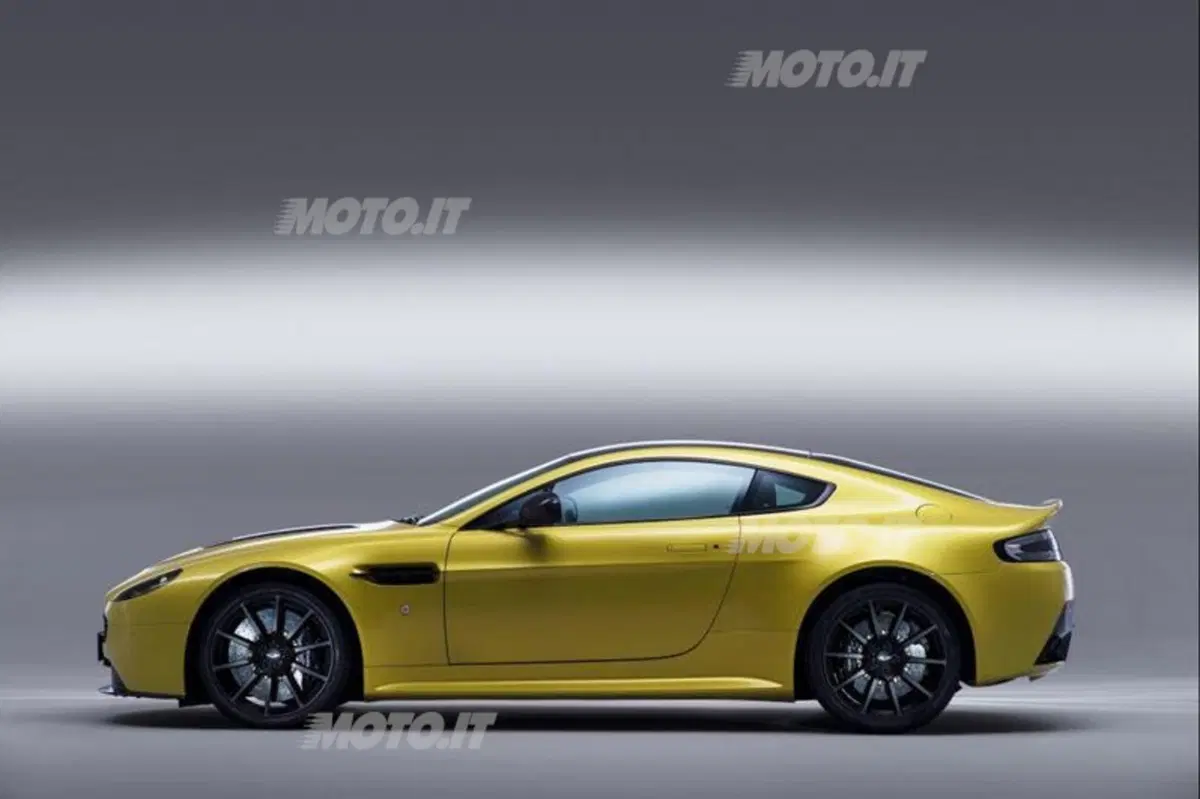 Aston Martin V12 Vantage S (11)