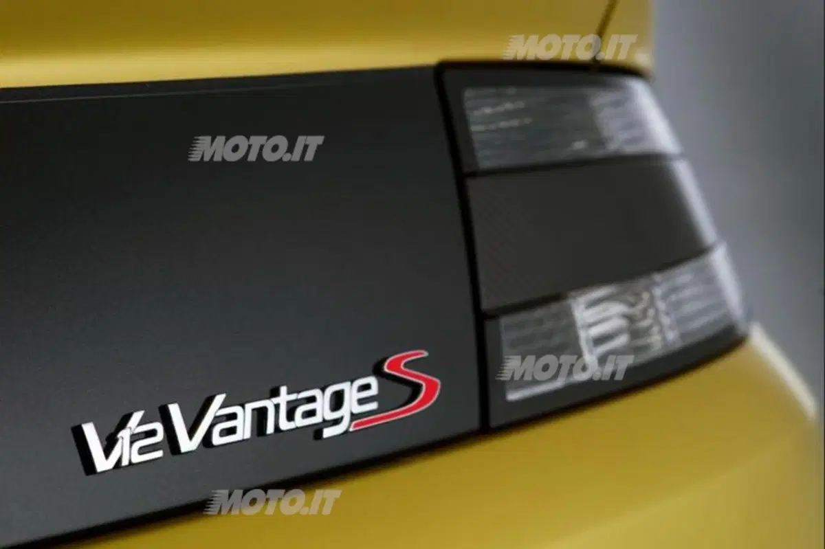 Aston Martin V12 Vantage S (24)