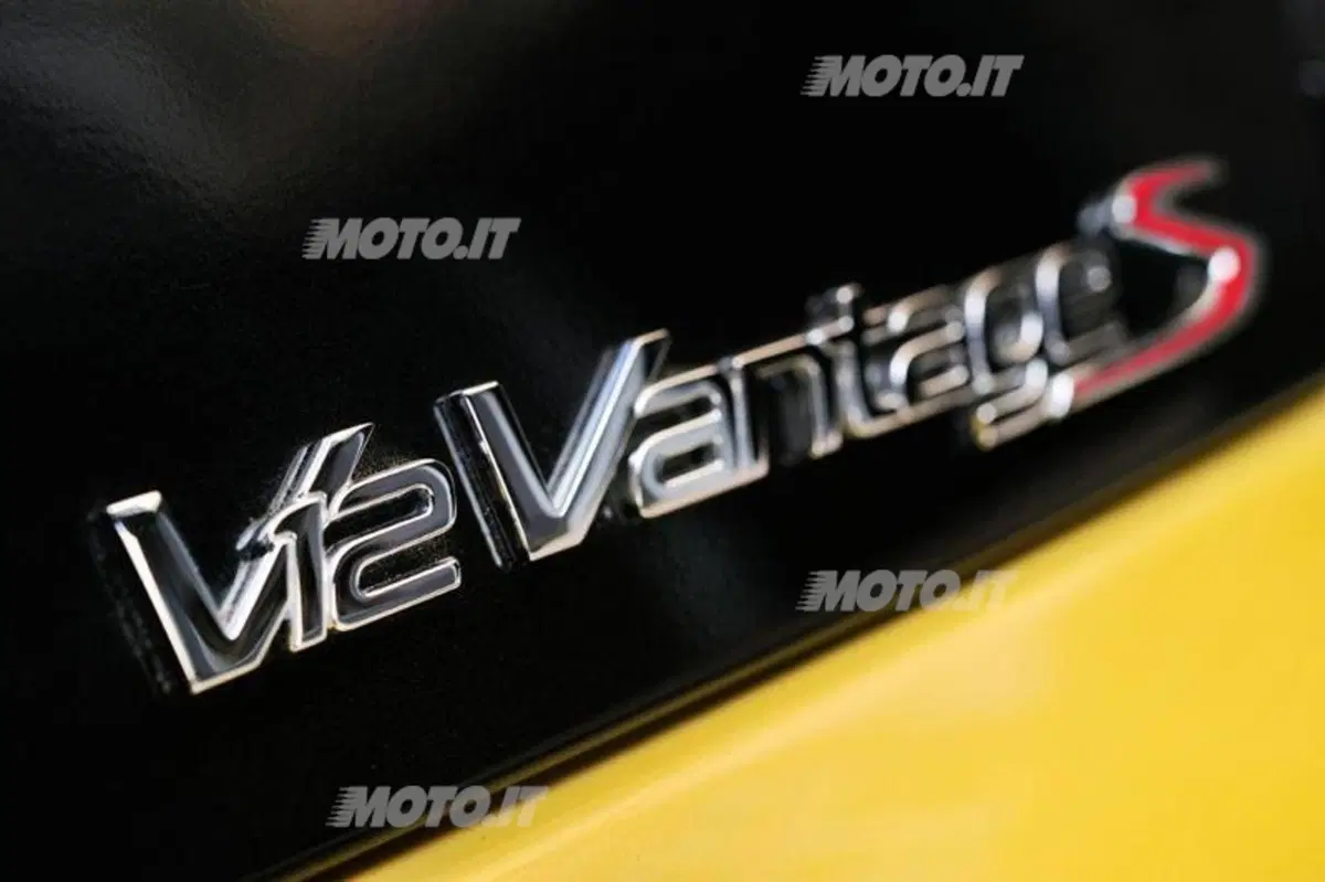 Aston Martin V12 Vantage S (26)