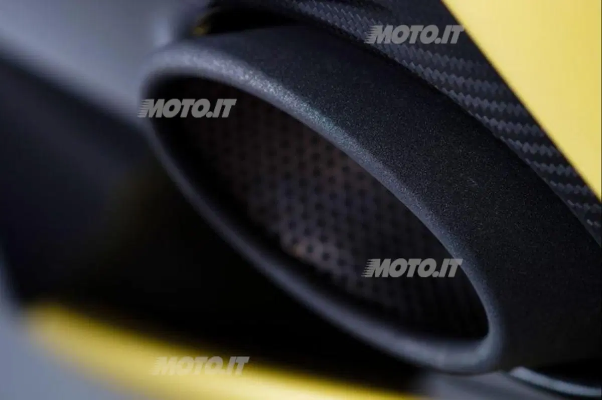 Aston Martin V12 Vantage S (28)