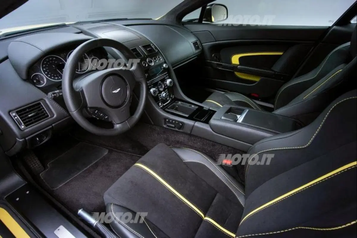 Aston Martin V12 Vantage S (29)