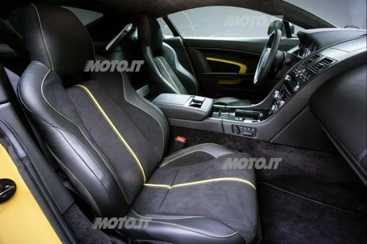 Aston Martin V12 Vantage S (30)