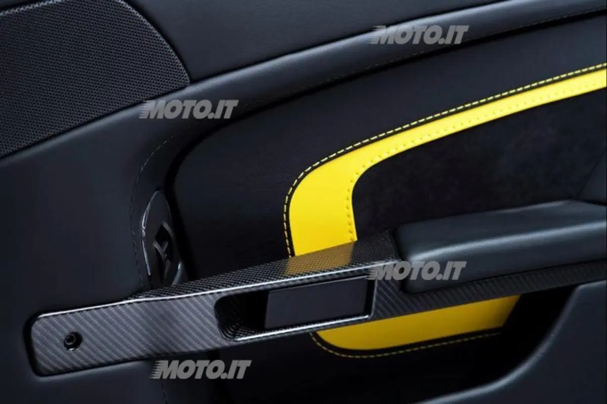 Aston Martin V12 Vantage S (35)