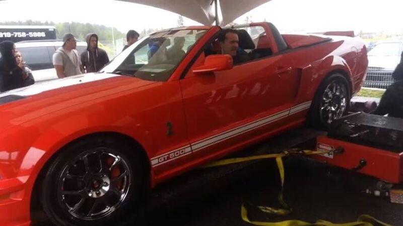 Shelby GT500 distrugge il banco prova - Video