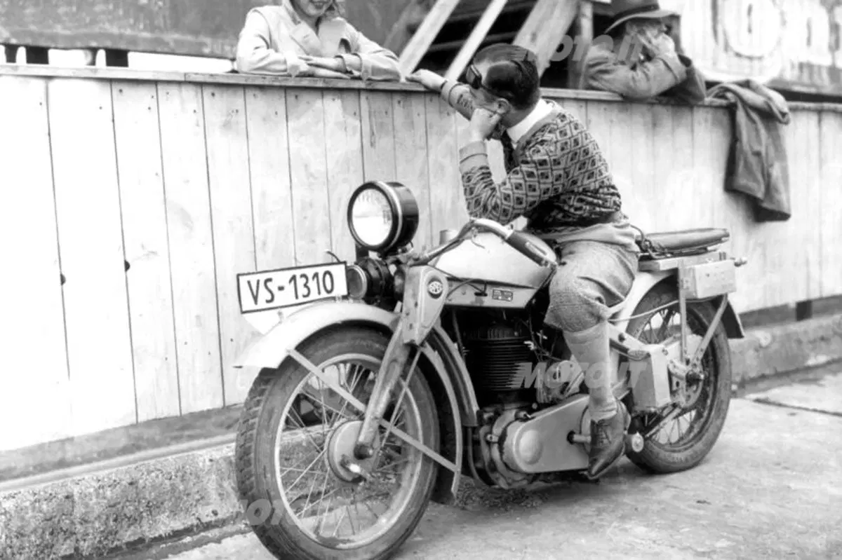 Nella storia di Opel, le moto compaiono ben prima della coppia Valentino Rossi Adam (7)