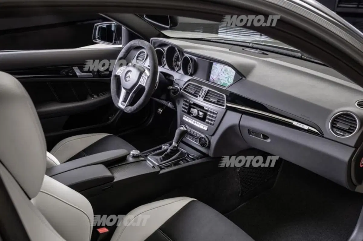 Mercedes-Benz C 63 AMG Edition 507: prezzi ed equipaggiamenti (10)
